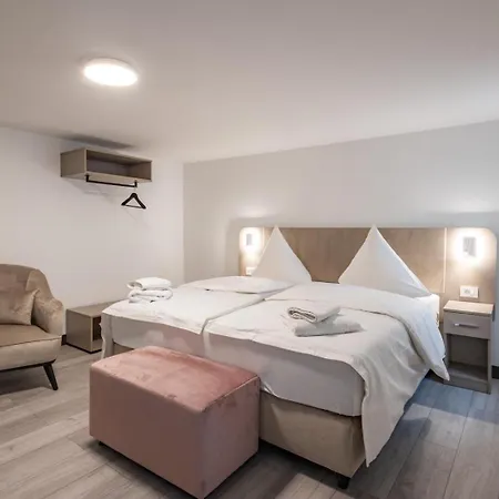 Johannisberg Bad Homburg Bed & Breakfast 3*